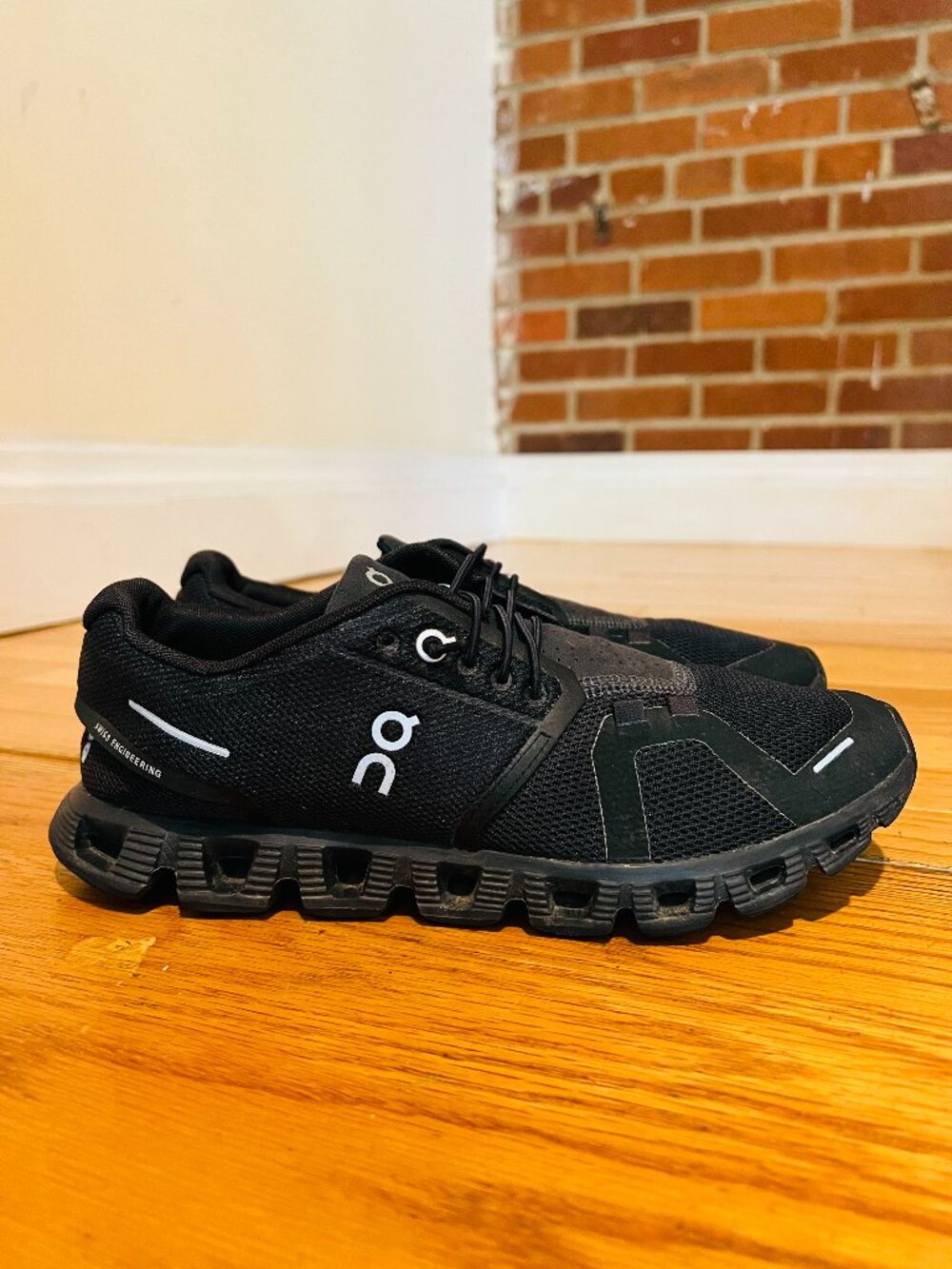 On Cloud 5, All Black Mens Running Shoes US 8.5 Women's